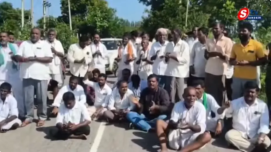 24 గంటల కరెంట్ ఇవ్వాలని రోడ్డెక్కిన రైతులు: వికారాబాద్‌లో భారీ రాస్తారోకో!Power Crisis in Vikarabad